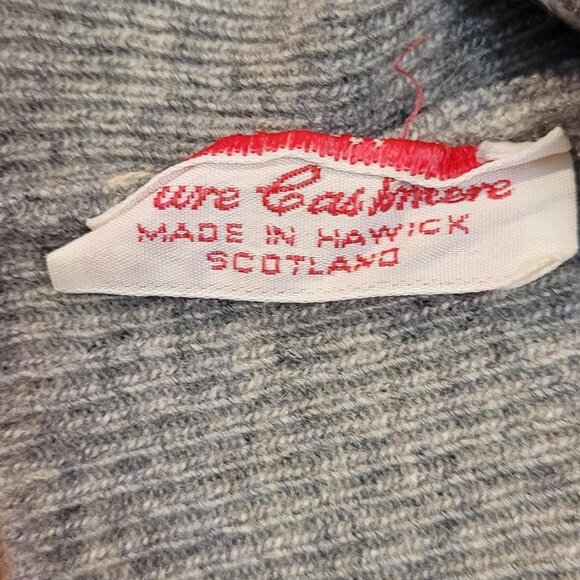 Vintage Peter Barton’s Pure Cashmere V-Neck Sweater | Made in Scotland | XS - Picture 6 of 8